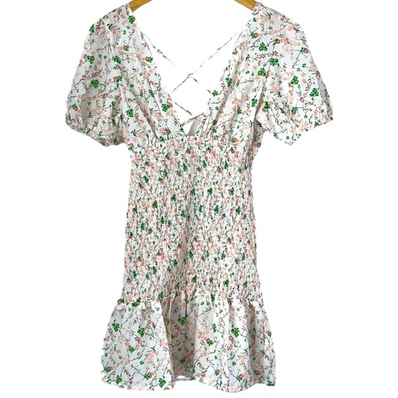 VRG GRL Weekender Floral Smocked Mini Dress Size 2 - Picture 1 of 8